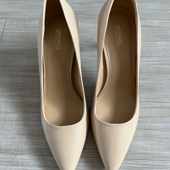 Michael Kors beige leather heel - Picture 6 of 9